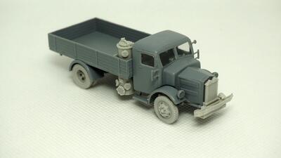 Tatra 27b Holzgas generator 1:72 - 4